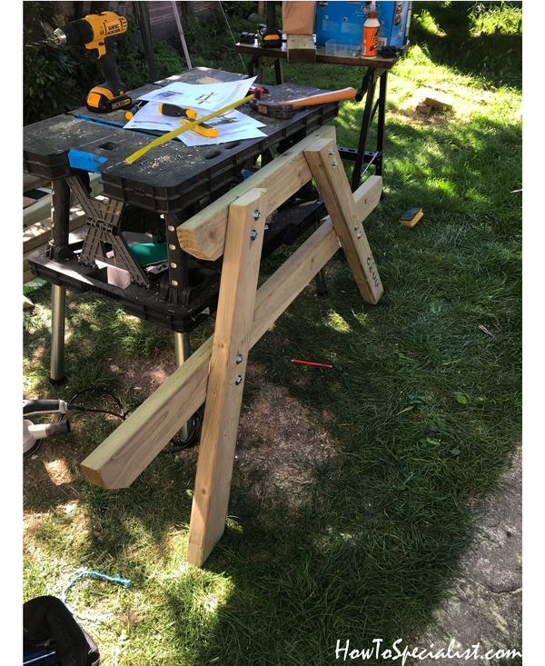 Assembling-the-sides-for-the-picnic-table