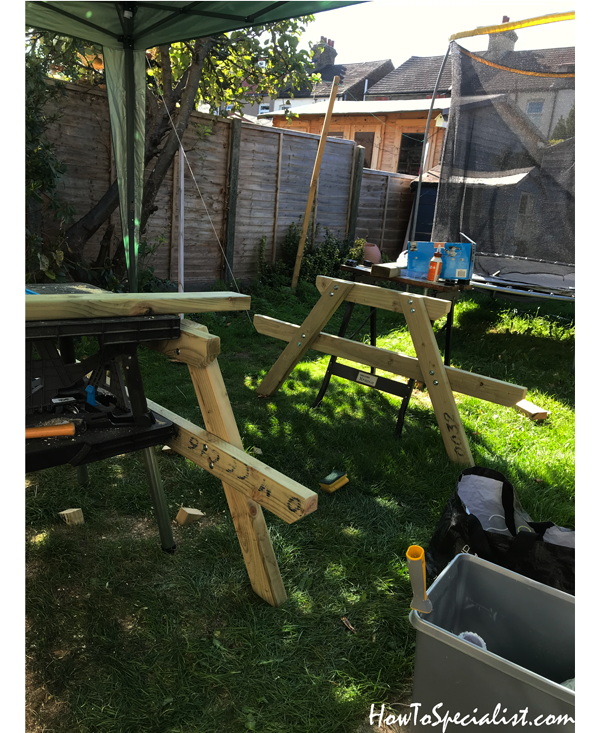 Frame-for-the-picnic-table
