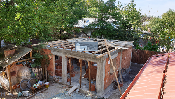 Fitting-the-ceiling-joists