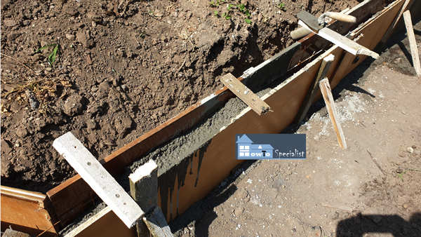 Filling-the-formwork-with-concrete