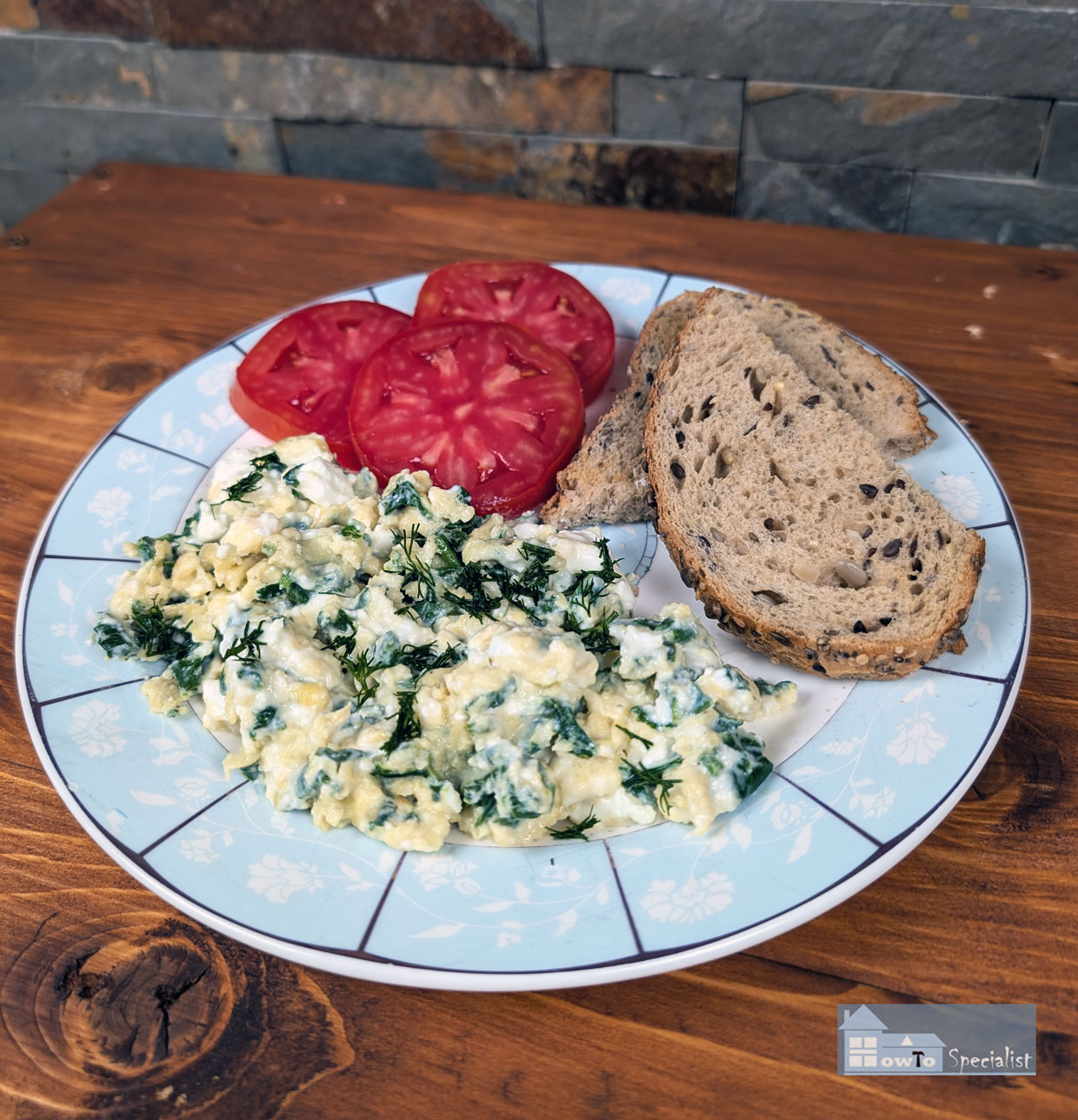 Scrambled-eggs-with-feta-and-spinach-recipe