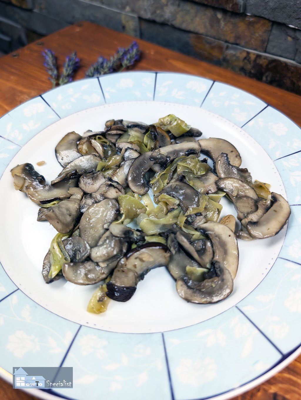 Zucchini-with-mushrooms-saute