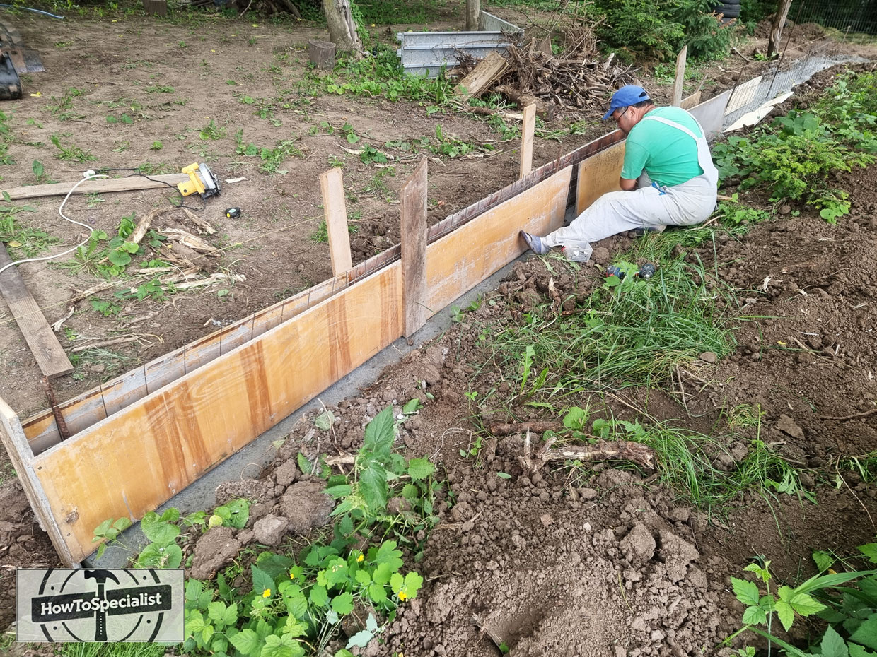 Fitting-the-formwork-panels